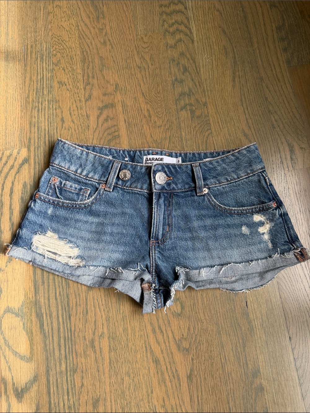 Garage Women's Frayed Low-Rise Denim Cutoff Shorts - Medium Blue